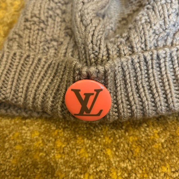 Louis Vuitton Camel Knit Beanie - Picture 9 of 9